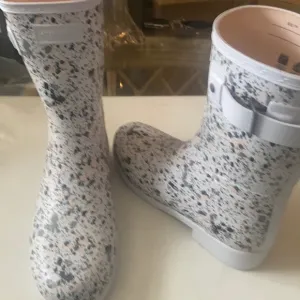 Hunter spelled rain boots