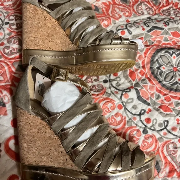 JIMMY CHOO PIA METALLIC GOLD CORK WEDGE SANDALS SIZE 39 ( 8.5)