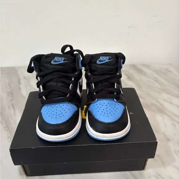 Jordan 1s Black and Blue High-Top 4c