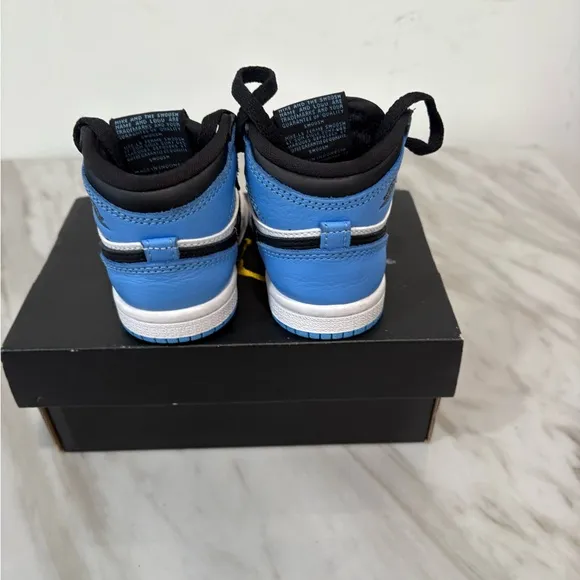 Jordan 1s Black and Blue High-Top 4c