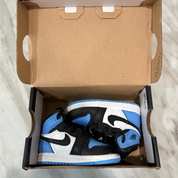 Jordan 1s Black and Blue High-Top 4c