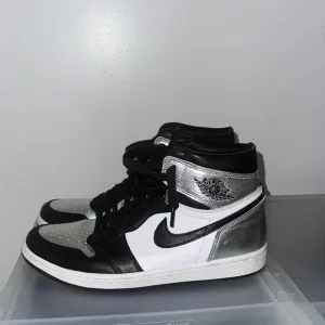Jordan Athletic Shoes Black and Silver JORDAN 1
