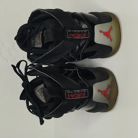 Jordan Jumpman Two Trey University black red boys high tops size 6.5