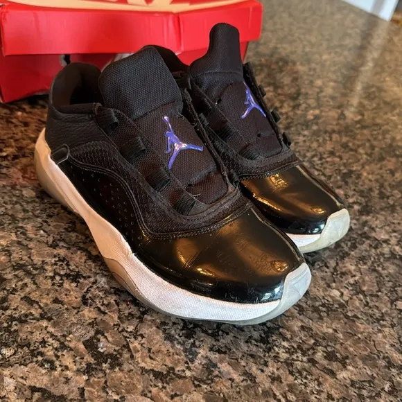 Jordan Kids Black and Blue Athletic Shoes 7Y