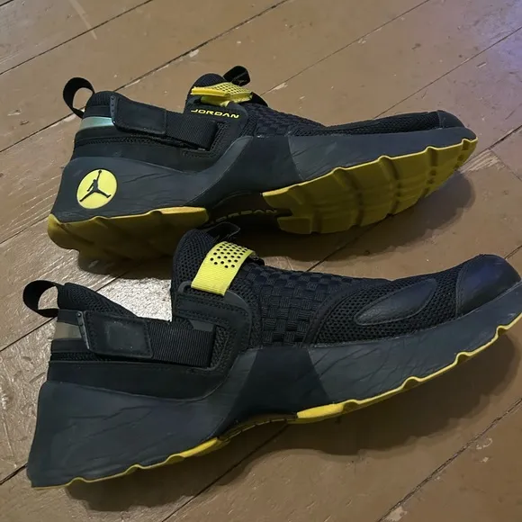 Jordan Trunner LX Thunder Sneakers size 13