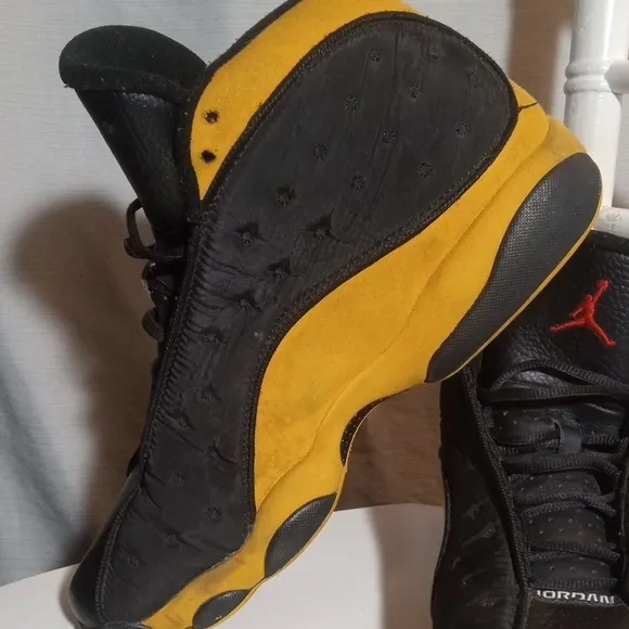 Jordan XIII Men's Black and Yellow Sneakers 414571-035
