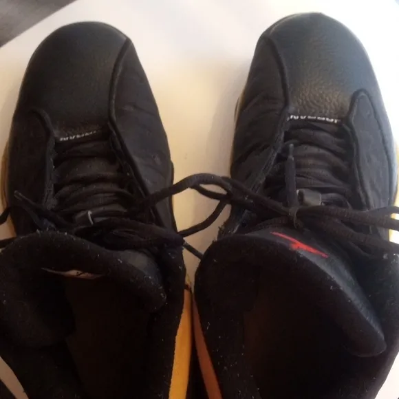 Jordan XIII Men's Black and Yellow Sneakers 414571-035