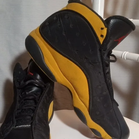Jordan XIII Men's Black and Yellow Sneakers 414571-035