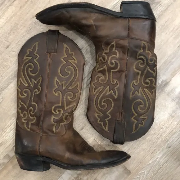Justin Buck in Brown Boots