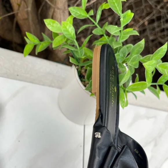 KATE SPADE Black Leather bow sandals size 6 new