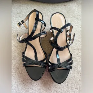 kate spade | patent leather and cork t-strap platform sandals | size 9