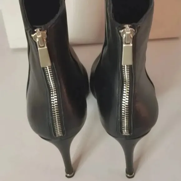 Katherine Kelly Rosie Black LeatherAnkle Boots Zipper Size 8/5 used with box