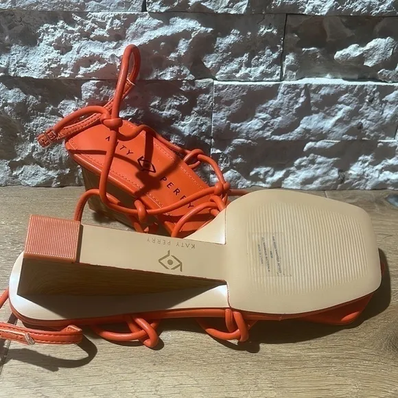 KATY PERRY KNOTTED WEDGE IRISIA SIZE 8 COLOR FIERY ORANGE NWT