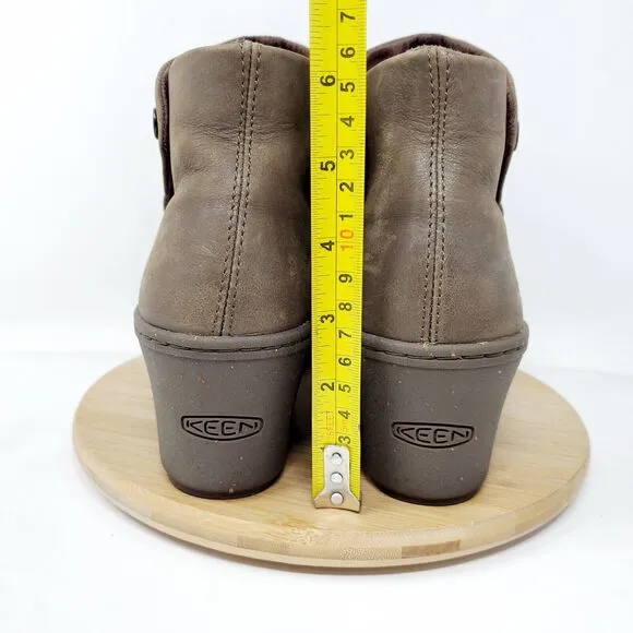 KEEN Akita Ankle Boots Womens 9.5 Brown Leather Wedge Lug Bootie Shoes