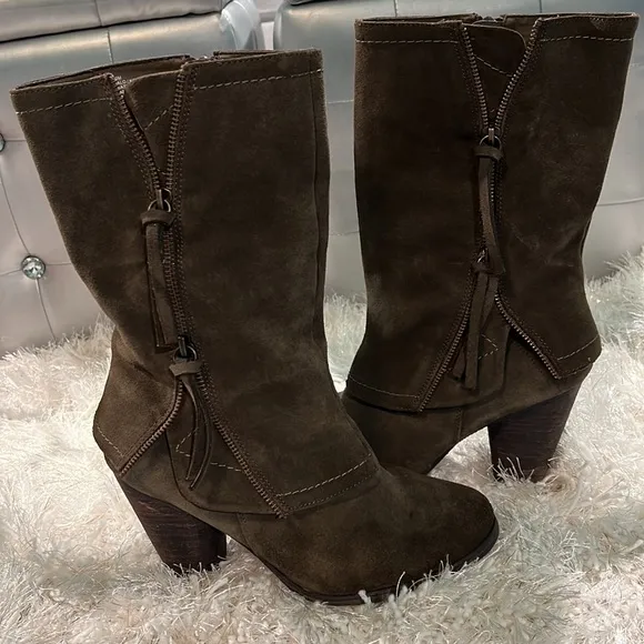 Kenzie olive  zipper healed boots size 10