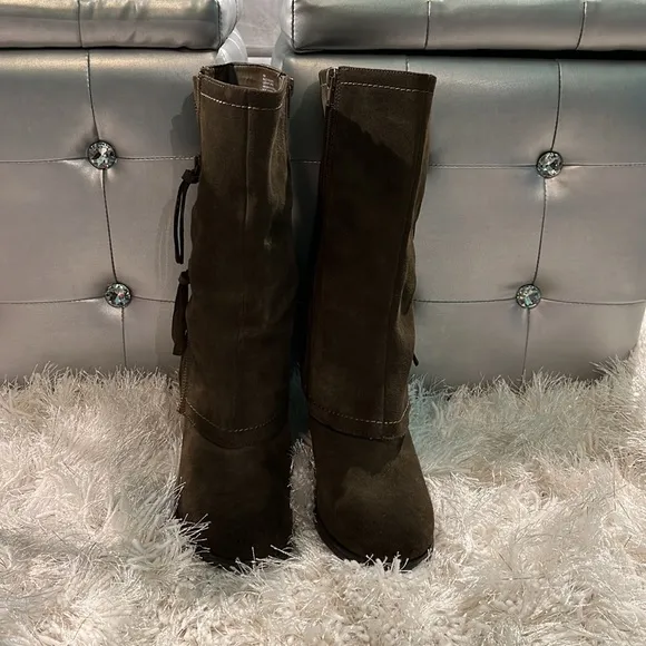 Kenzie olive  zipper healed boots size 10