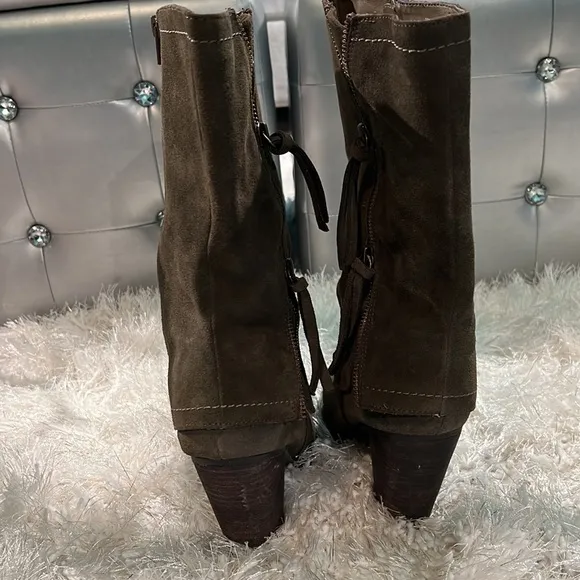Kenzie olive  zipper healed boots size 10