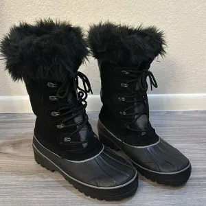 KHOMBU BOOTS SIZE 9