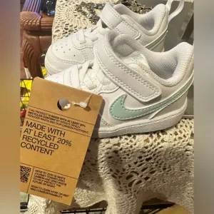 Kid's Dunk Low &quot;Mint Foam Nike Kids Shoes - White and Mint