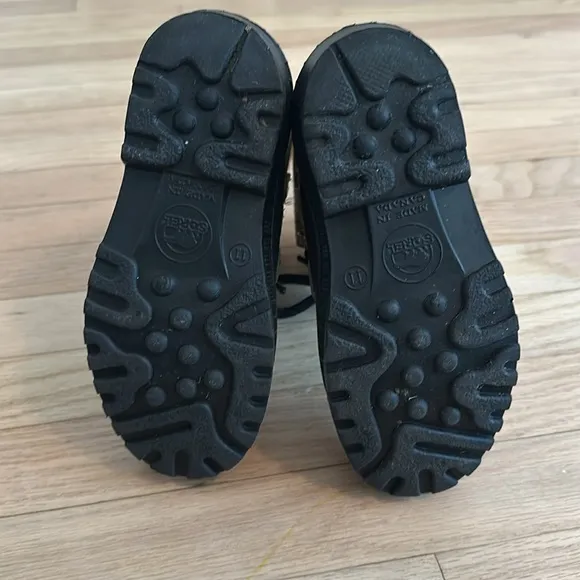 Kids Sorel Boots Size 11
