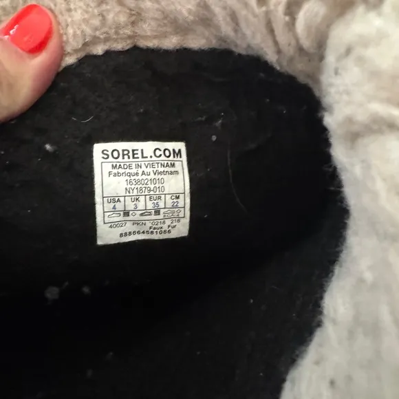 Kids Sorel Boots size 4 GREAT condition!