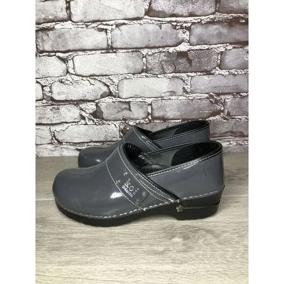 KOI by SANITA STEEL GRAY PATENT LEATHER CLOGS SHOES Women Sz 40EU/9.5M US
