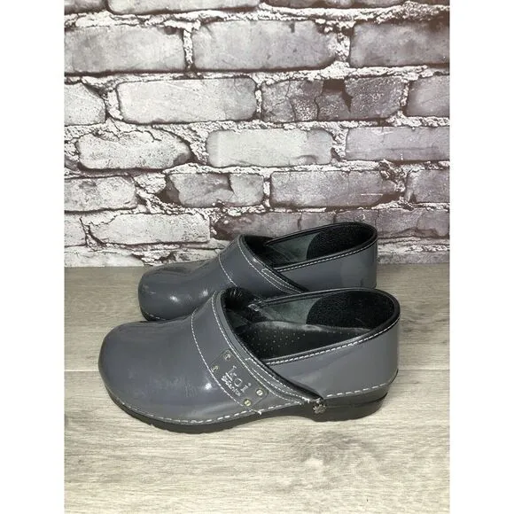 KOI by SANITA STEEL GRAY PATENT LEATHER CLOGS SHOES Women Sz 40EU/9.5M US