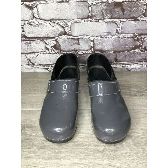 KOI by SANITA STEEL GRAY PATENT LEATHER CLOGS SHOES Women Sz 40EU/9.5M US