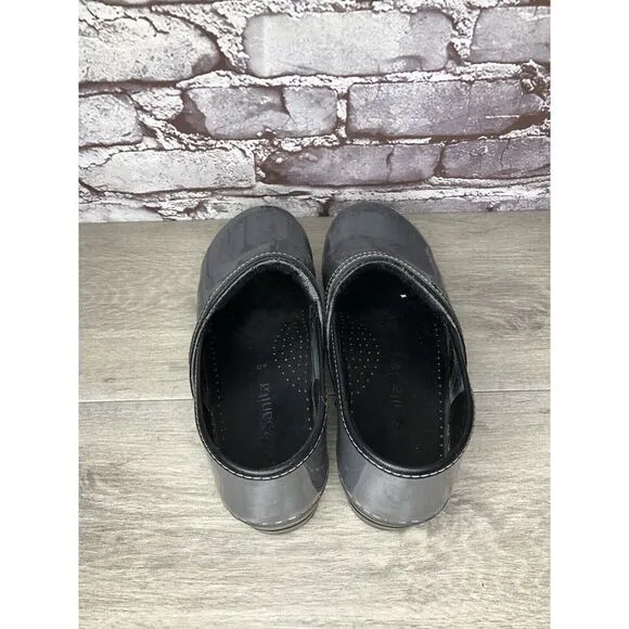 KOI by SANITA STEEL GRAY PATENT LEATHER CLOGS SHOES Women Sz 40EU/9.5M US