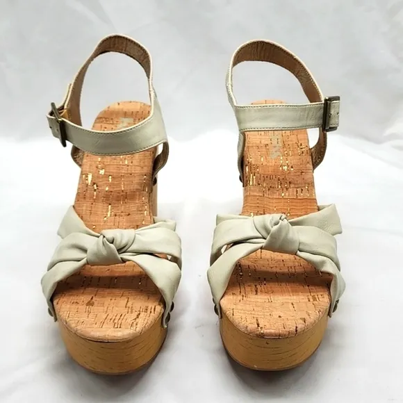 KORKS DAWSON OFF WHITE ANKLE STRAP PLATFORM WEDGE SANDALS SIZE 9 NWOB