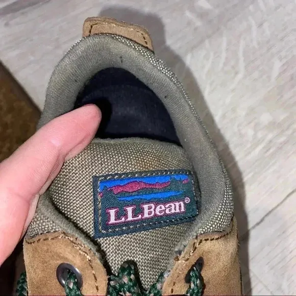 L L BEAN LACE UP WOMENS SUEDE CHUNKY HEEL SHOES/brown in color