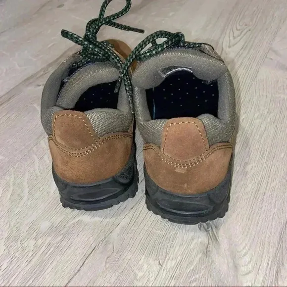 L L BEAN LACE UP WOMENS SUEDE CHUNKY HEEL SHOES/brown in color
