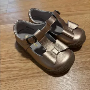 “L’Amour” leather shoes size 8 in EUC