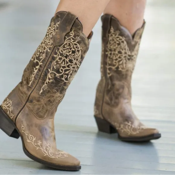 Laredo Embroidered Snip Toe Western Cowboy Boots
