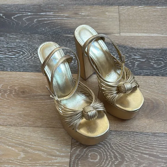 Larroudé Valerie Platform Sandal In Gold Metallic Leather, size 6