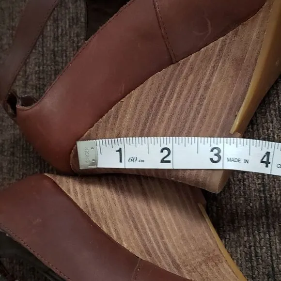 Lauren Ralph Lauren Hannie Wedge Pump Size 5B
