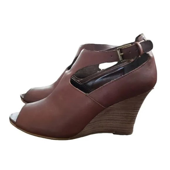Lauren Ralph Lauren Hannie Wedge Pump Size 5B