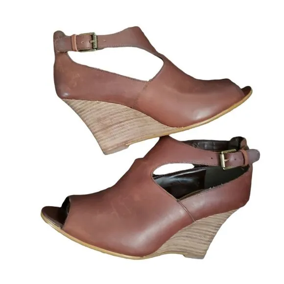 Lauren Ralph Lauren Hannie Wedge Pump Size 5B