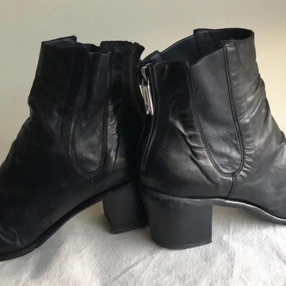 LeMarge booties Sz 41 black leather upper and sole. Quality leather construction