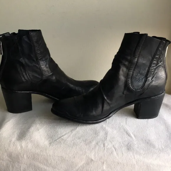 LeMarge booties Sz 41 black leather upper and sole. Quality leather construction