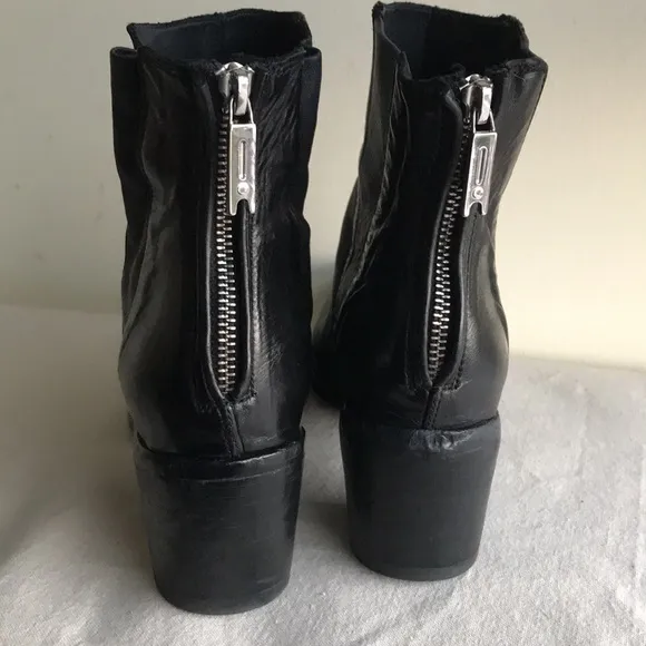 LeMarge booties Sz 41 black leather upper and sole. Quality leather construction