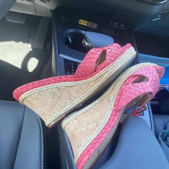 Lisa for Donald J Pliner Coral Pink Open Toed Wedge Shoes Size 9.5