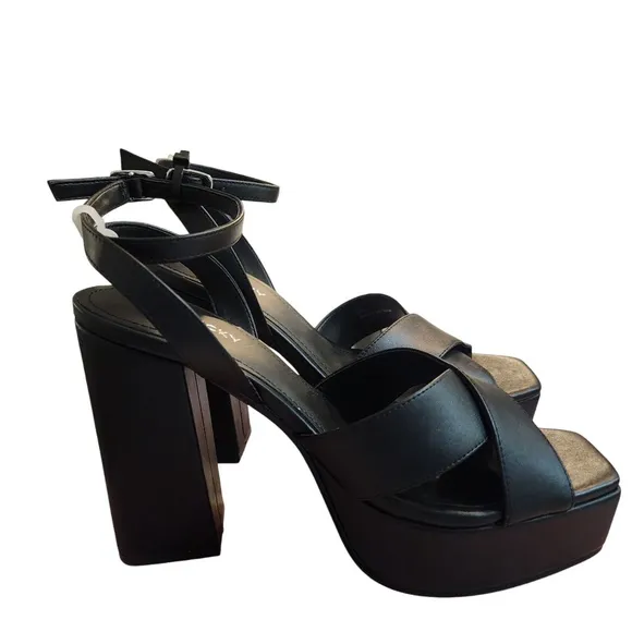 Lisa Vicky Black Leather Platform Strappy Heels Size 8.5, Nordstrom. New in box