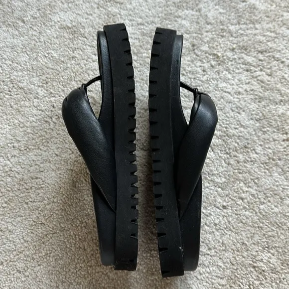 Lita by Ciara • Black Leather Puffy Platform Lug Sole Sandals Size 6
