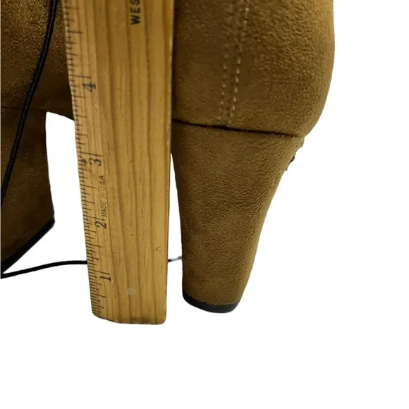 Liz Claiborne Karder LT Tan boots - memory foam