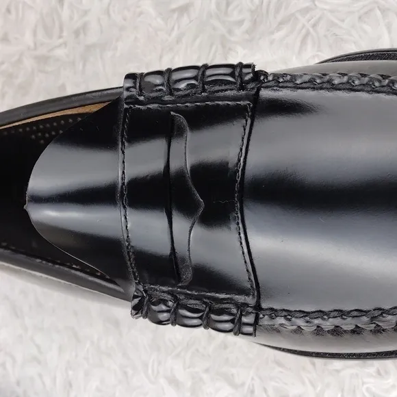 L.L Bean Black Patent Leather Upper Almond Toe Slip On Penny Loafer Style Shoe