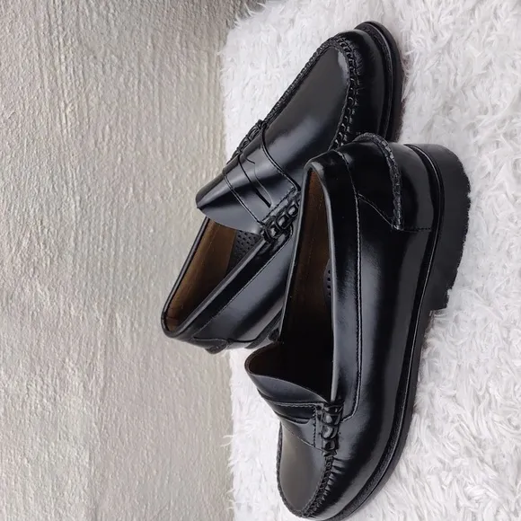L.L Bean Black Patent Leather Upper Almond Toe Slip On Penny Loafer Style Shoe
