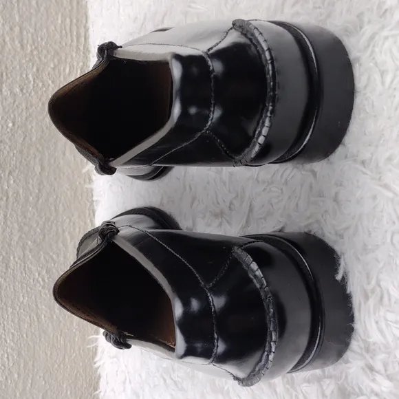 L.L Bean Black Patent Leather Upper Almond Toe Slip On Penny Loafer Style Shoe