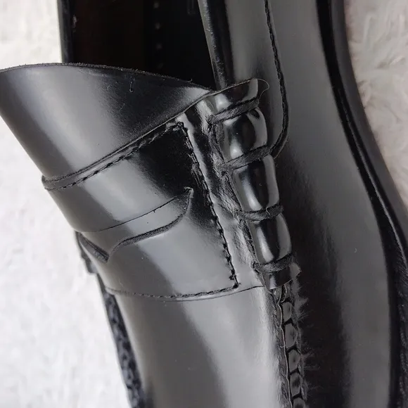 L.L Bean Black Patent Leather Upper Almond Toe Slip On Penny Loafer Style Shoe