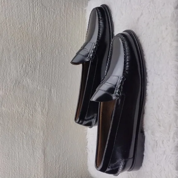 L.L Bean Black Patent Leather Upper Almond Toe Slip On Penny Loafer Style Shoe